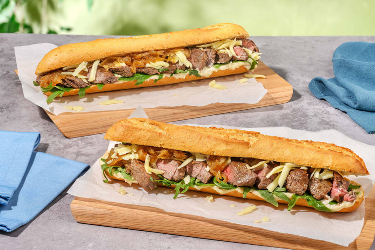 Cheesy steak sandwich met gebakken stokbrood