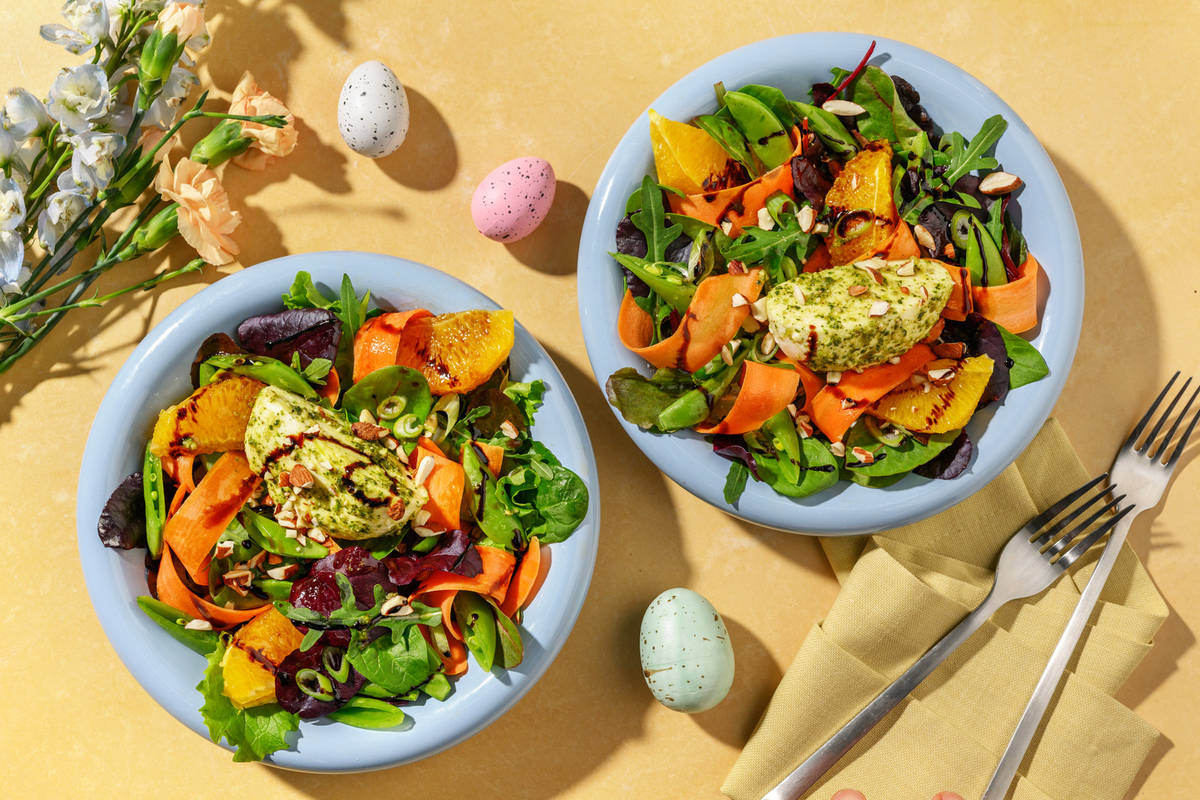 Frischer Frühlingssalat mit Büffelmozzarella