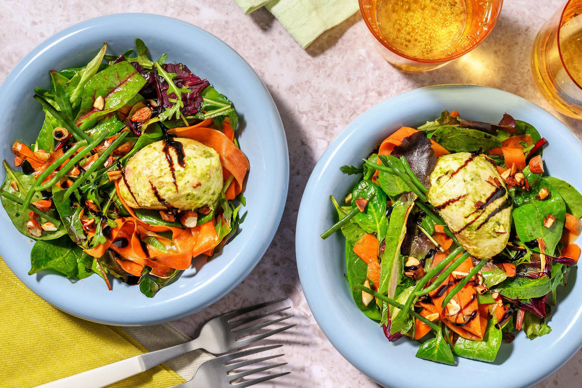 Frischer Sommersalat mit Büffelmozzarella