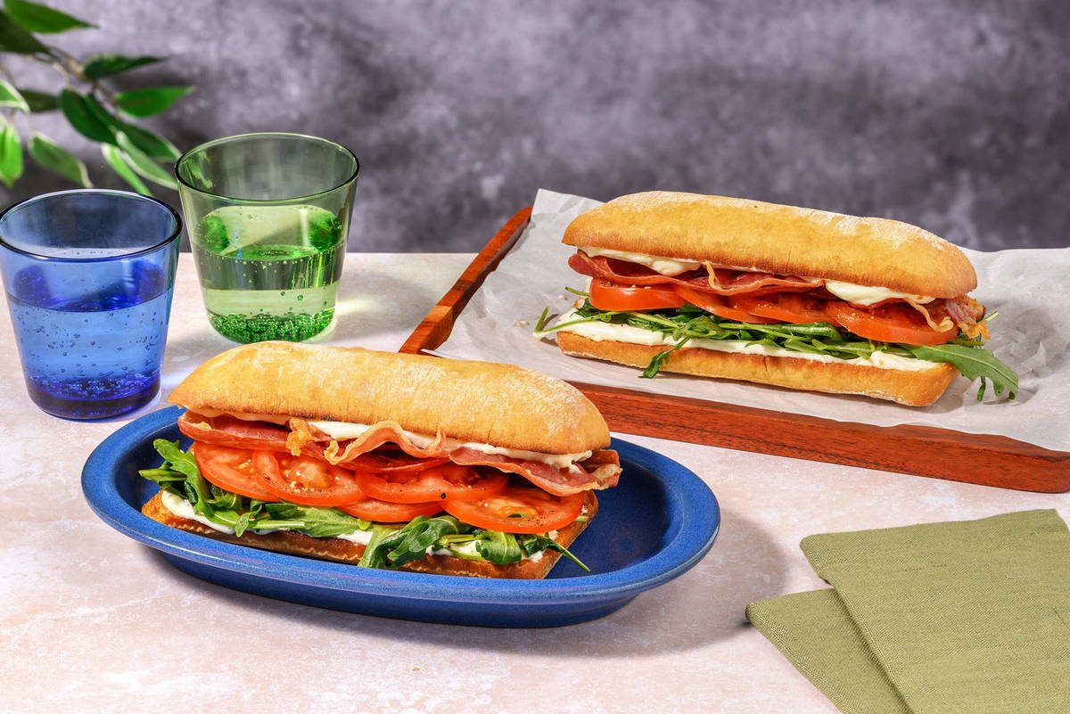 Mediterranes Sandwich mit Prosciutto und Rucola