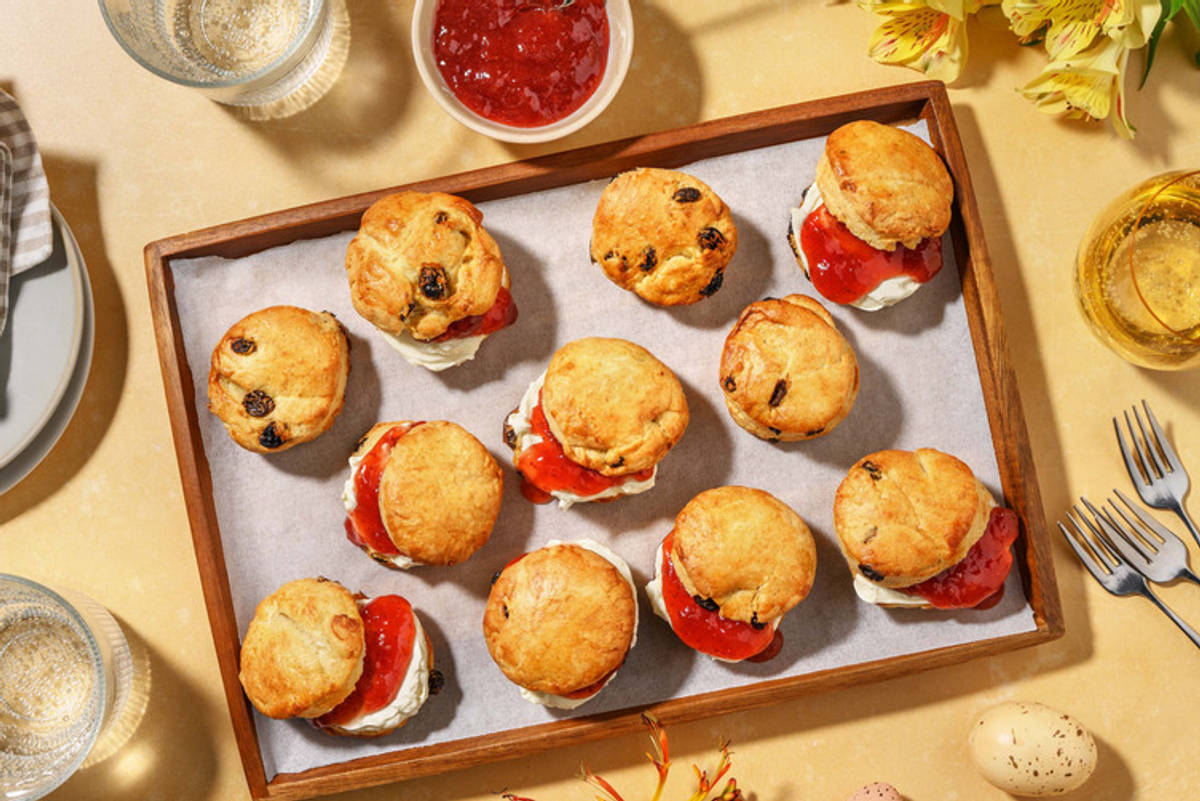 Scones met zelfgemaakte clotted cream