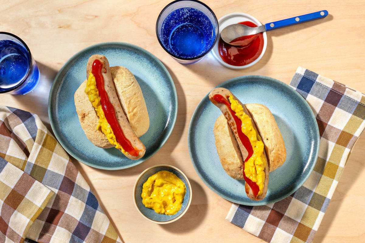 Bratwurst-Semmel mit Frühlingszwiebel-Senf Soße