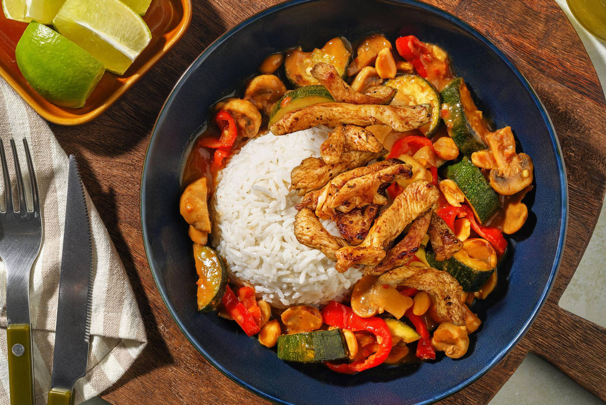 Champignon-Zucchini-Gemüse mit extra Hähnchen und Satay-Soße