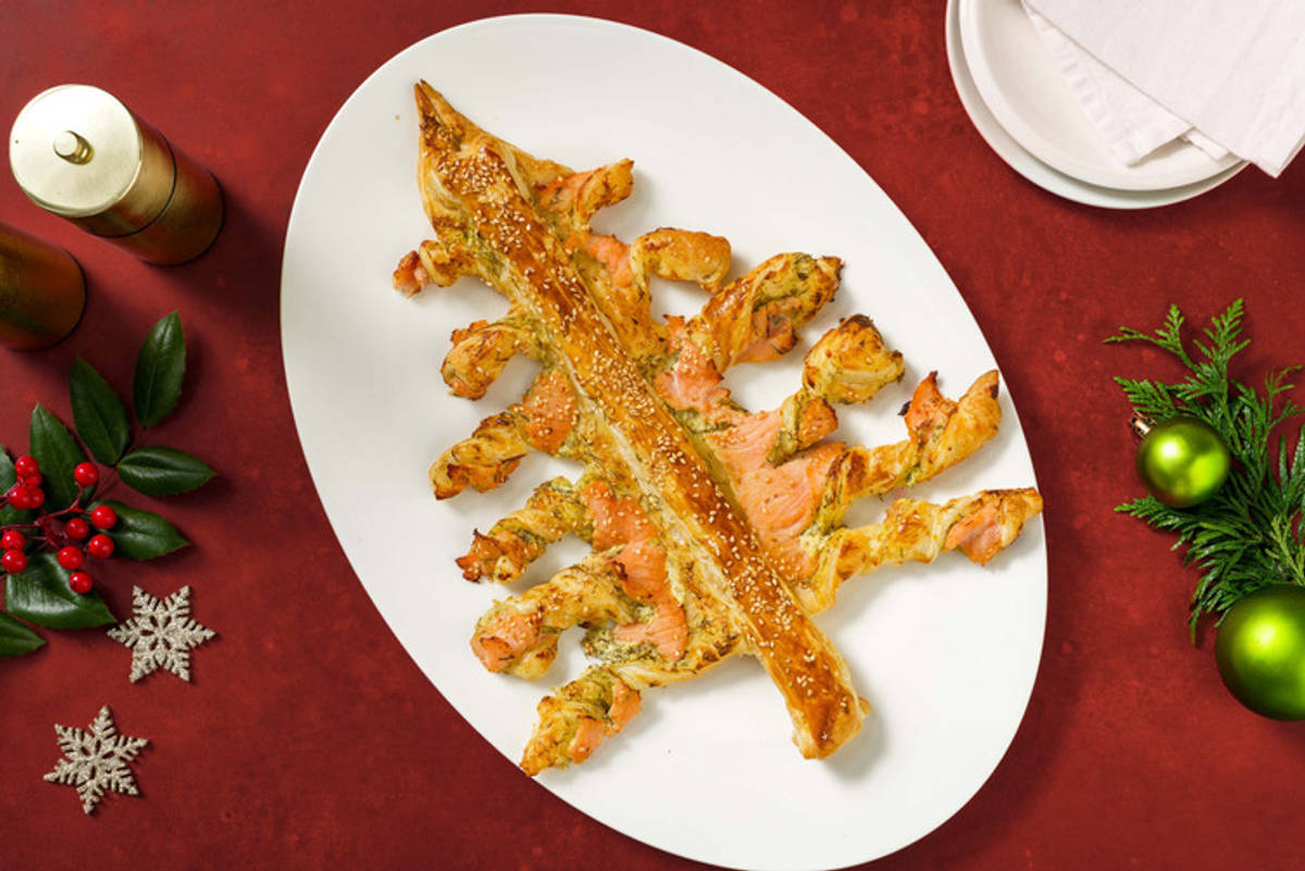 Sapin de Noël en pâte feuilletée au saumon fumé