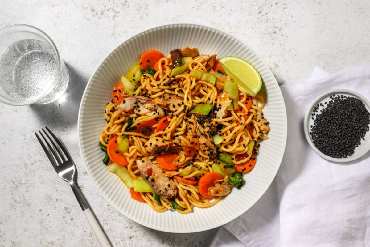 Saba noodles allo sgombro, salmone e pak choi