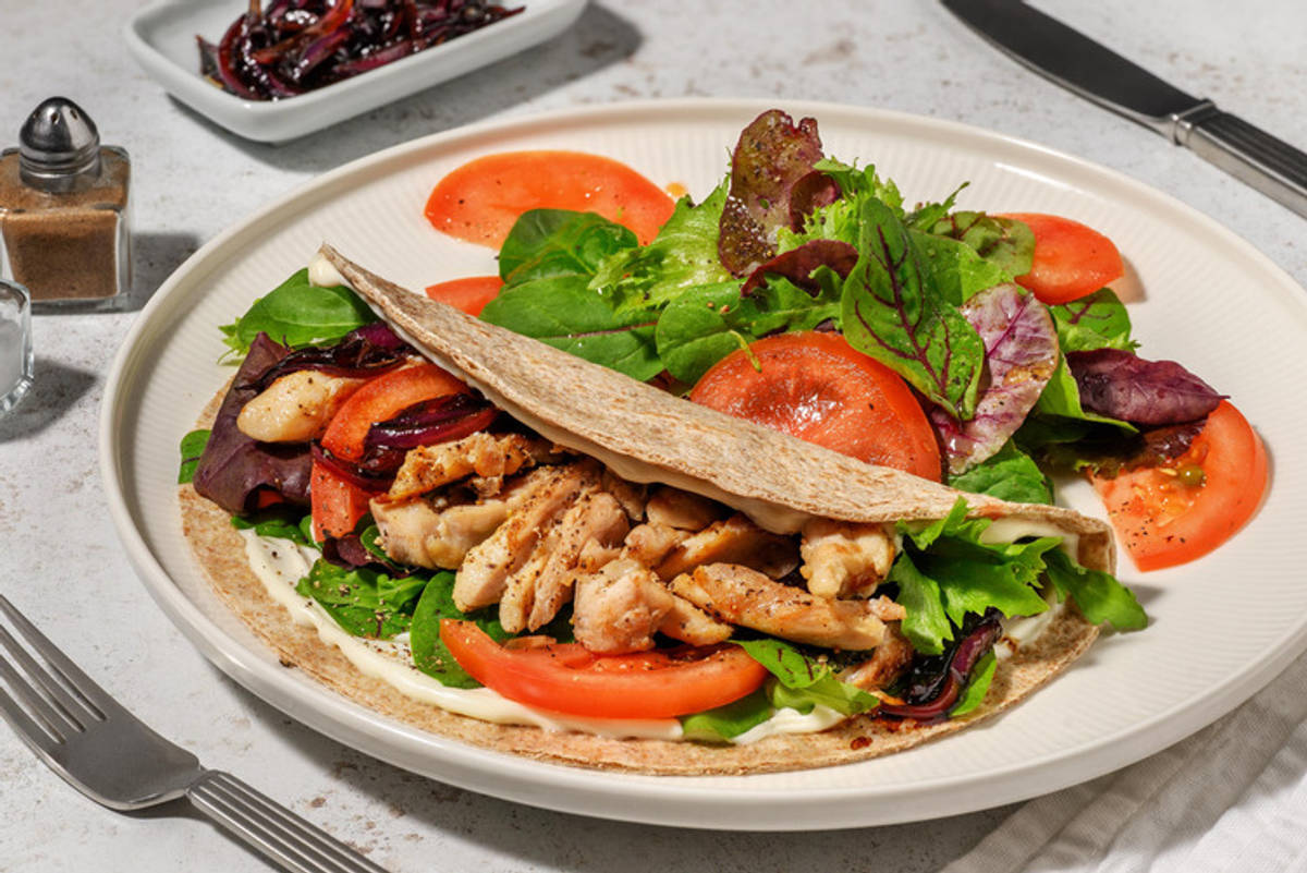 Tortillas integrale farcita di pollo e pomodoro
