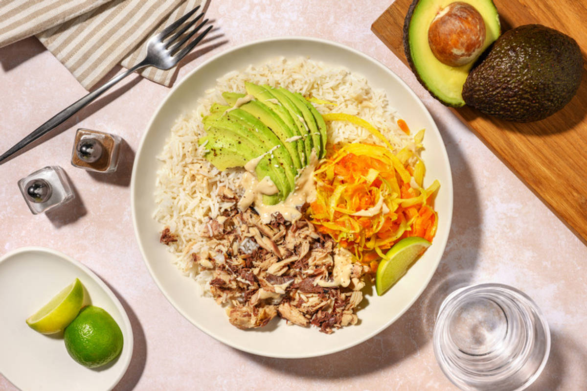 Omega-bowl di sgombro, avocado e cavolo cappuccio