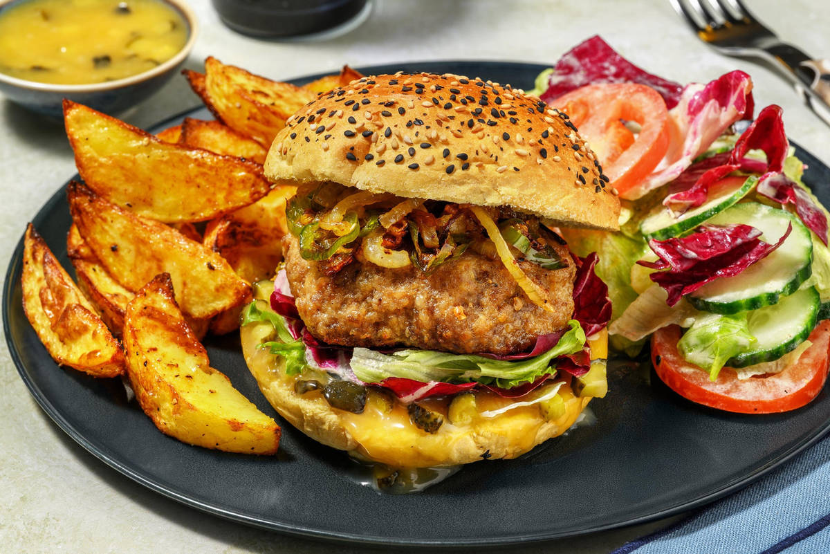 Burger met pikante groene peper en piccalilly