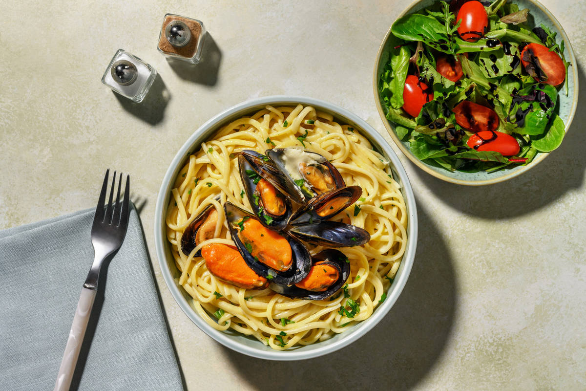 Creamy Garlicky Mussel and Prawn Linguine