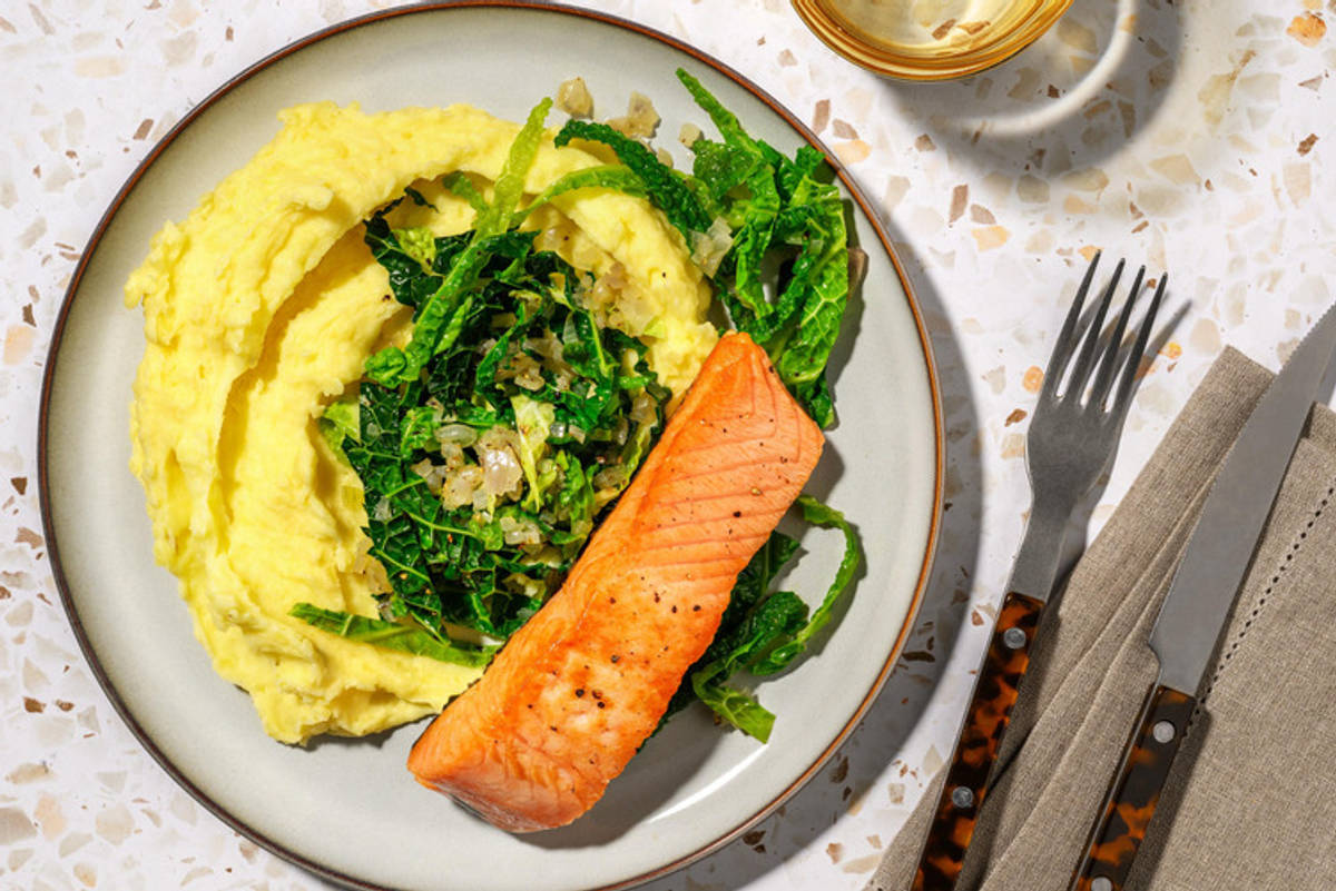 Trota iridea dorata al limone su crema di patate