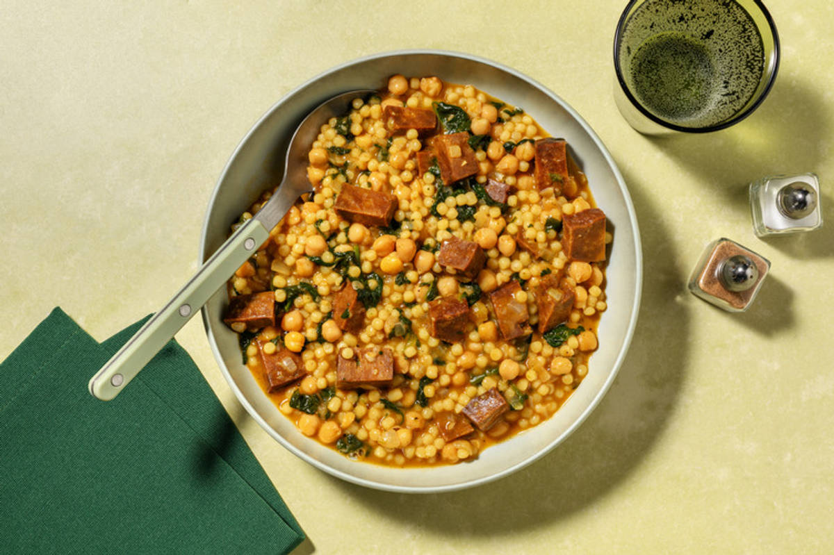 Guiso de seitán al ajillo con cuscús perlado