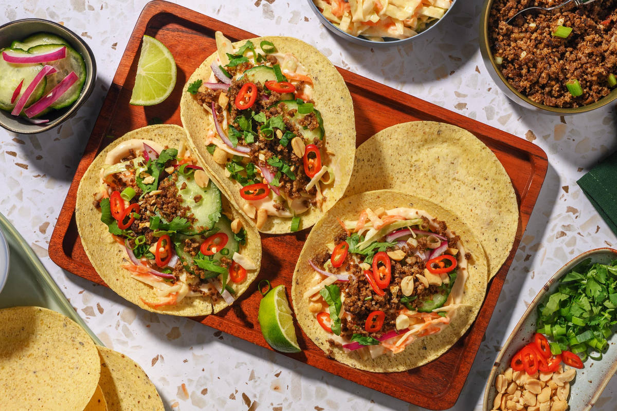 Tacos fusion à l'asiatique avec viande hachée & slaw