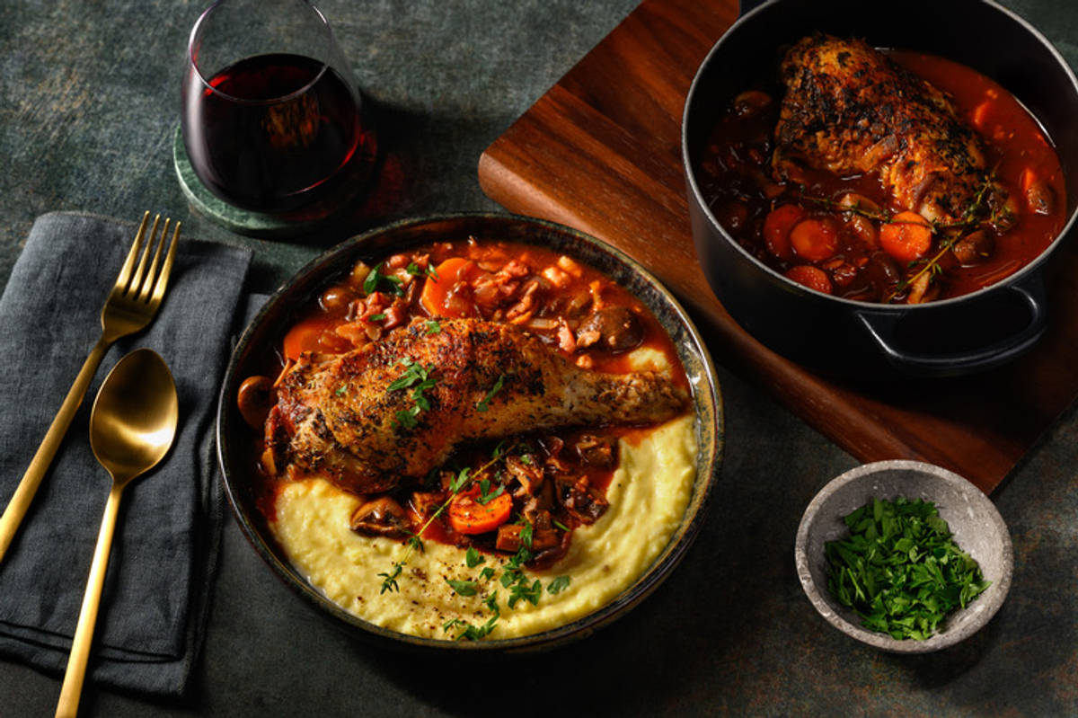 Langsam geschmortes Coq au Vin