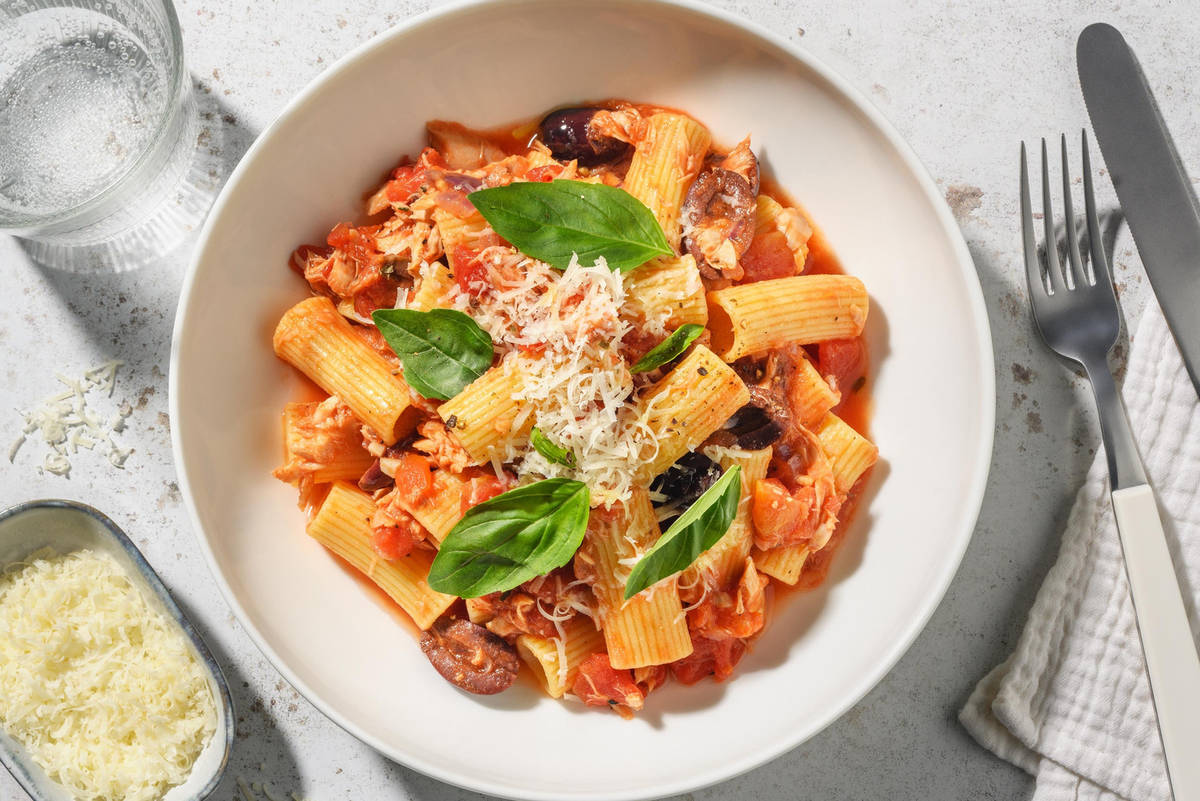 Pasta in Thunfisch-Tomatensoße