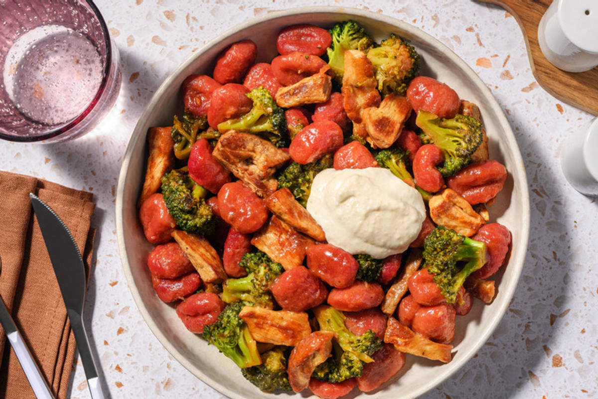 One-Pan Rote Beete-Gnocchi mit Schweinelachs