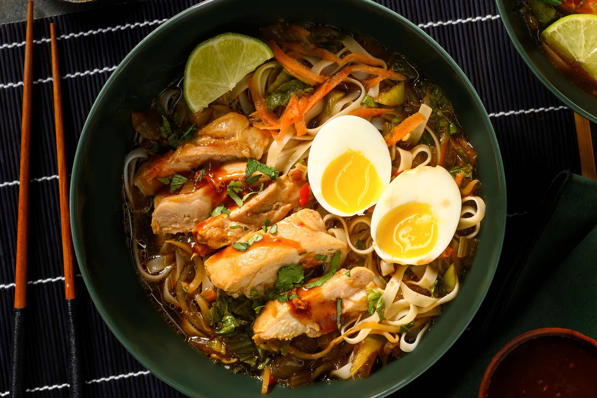 Poulet & œufs laqués et soupe de nouilles fusion