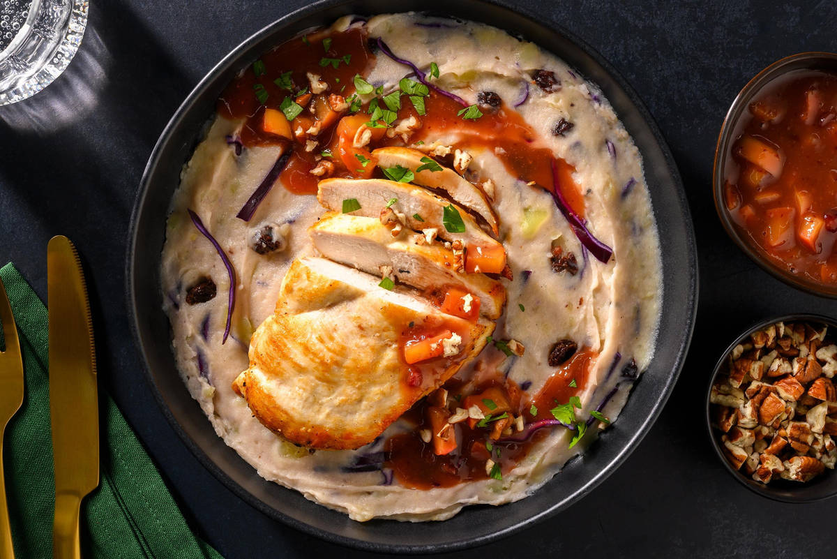 Kipfilet met appel-cranberrysaus en pecanstukjes