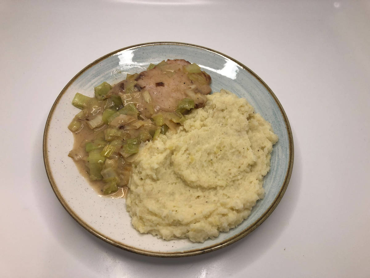 Schweinelachssteak in cremiger Zwiebel-Soße