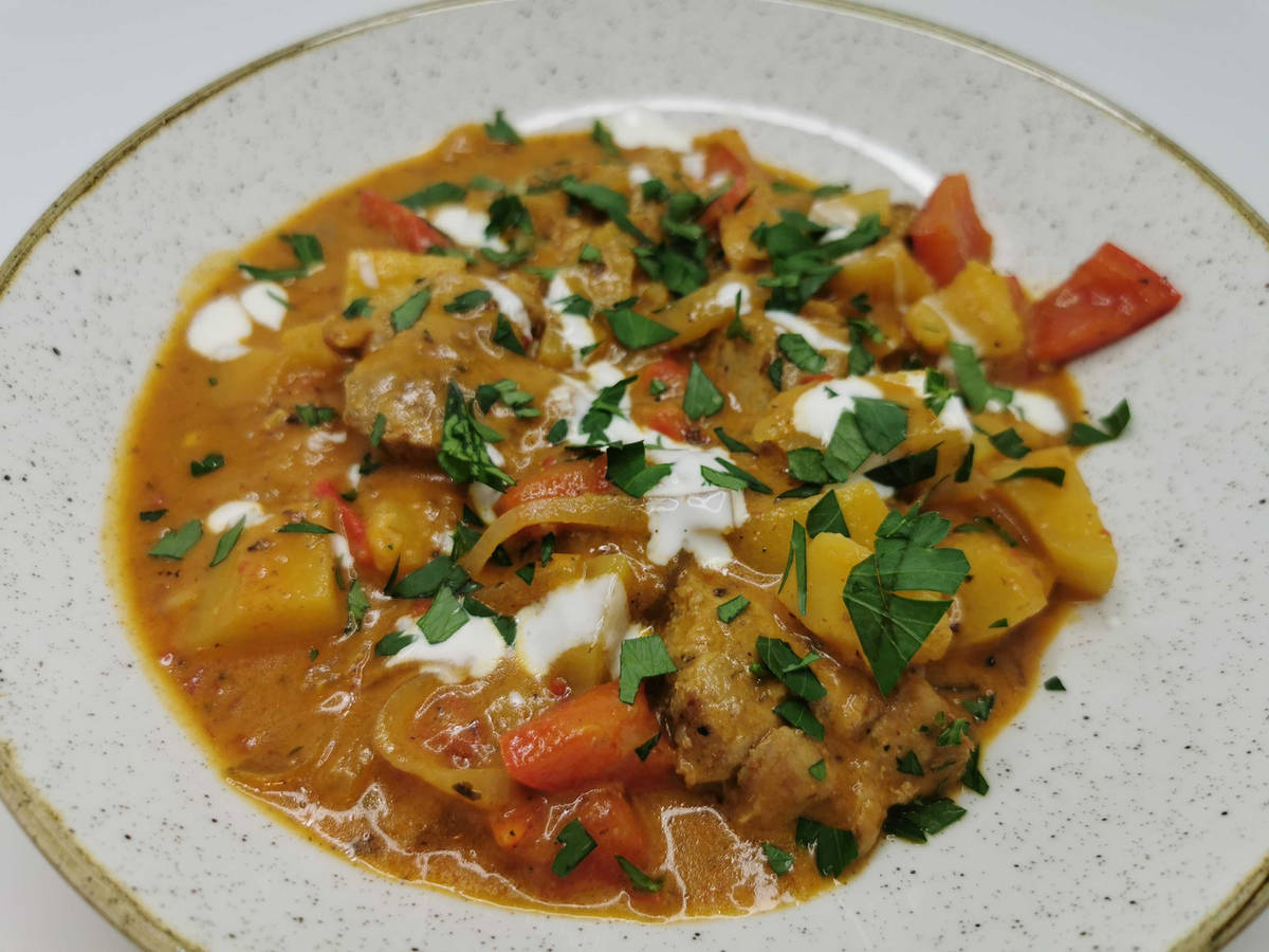 Gyrossuppe mit Schweinelachs-Streifen