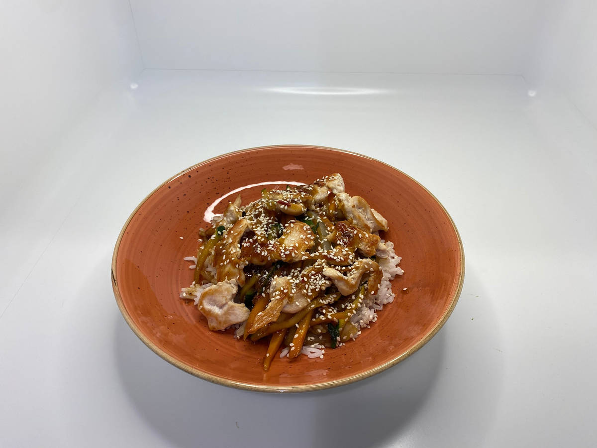 Feuriges Chicken Onion-Chutney Stir-Fry