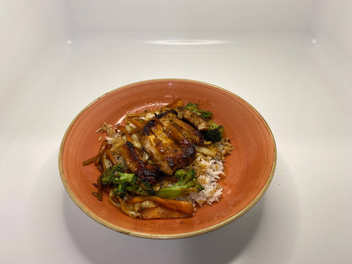 Schweinelachssteak mit Aprikosen-Gochujang-Soße