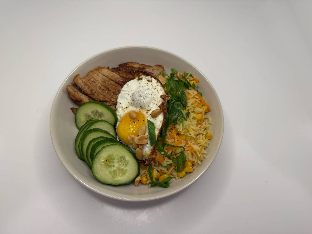 Kantonesischer Konfetti-Reis mit Teriyaki-Schweinelachssteak