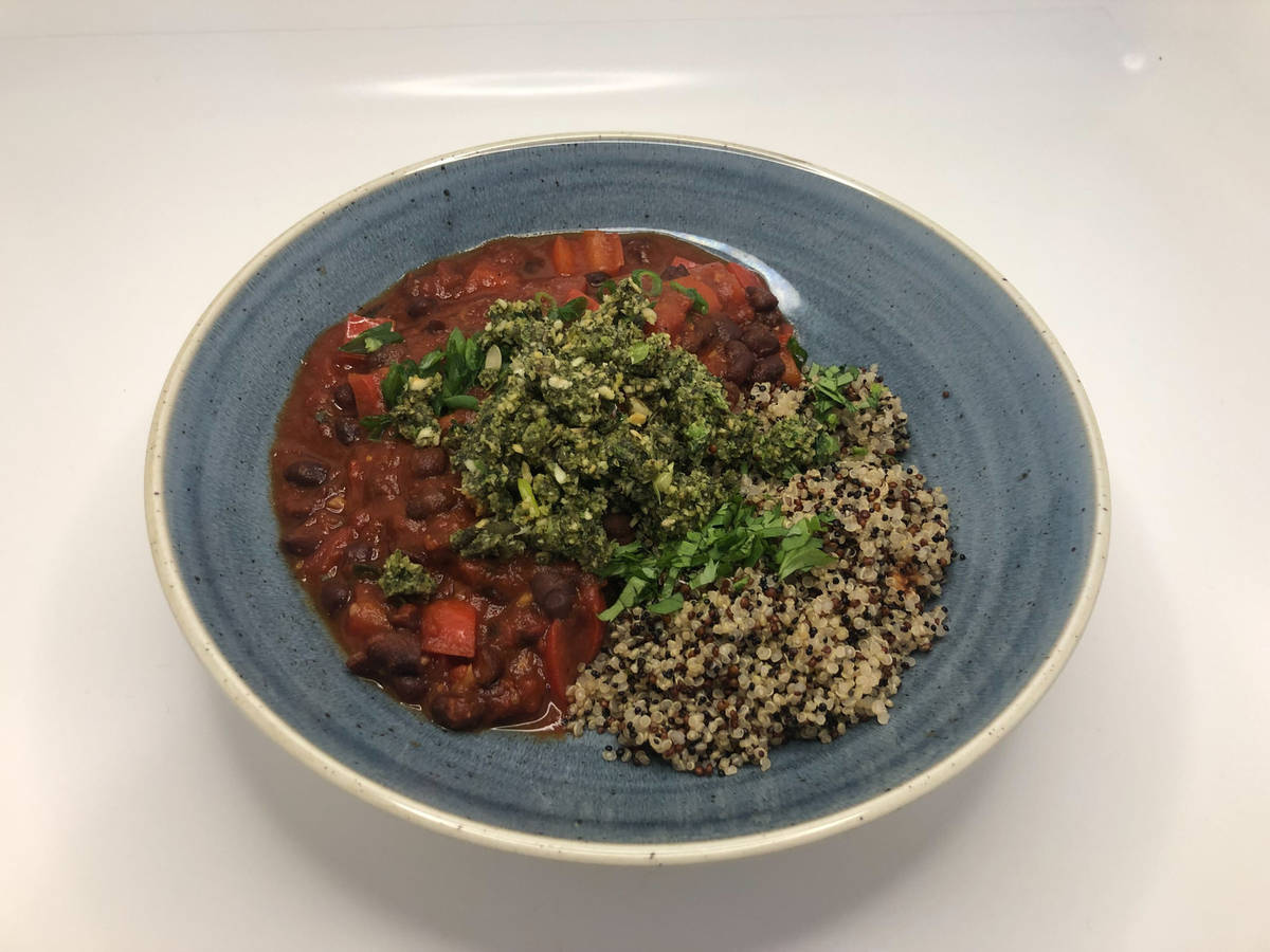 Chili mit Sikil Pak! dazu Quinoa
