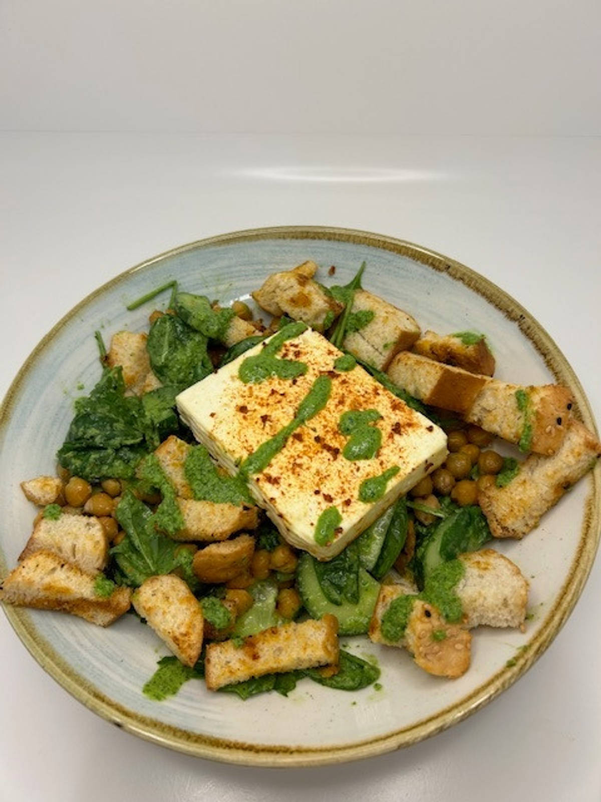 Grüner-Daumen-Salat mit Hirtenkäse