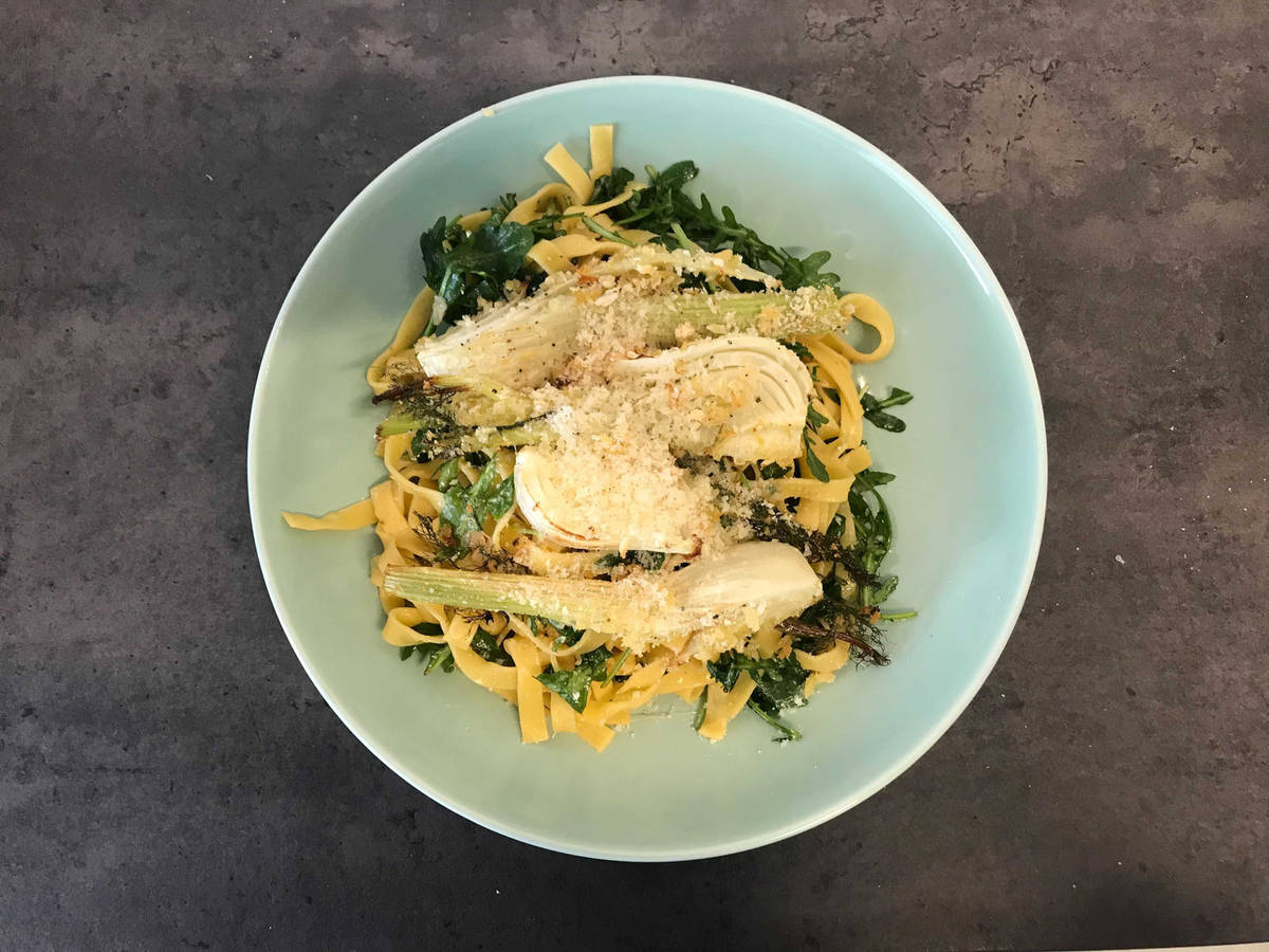 Creamy thyme pasta with crispy fennel