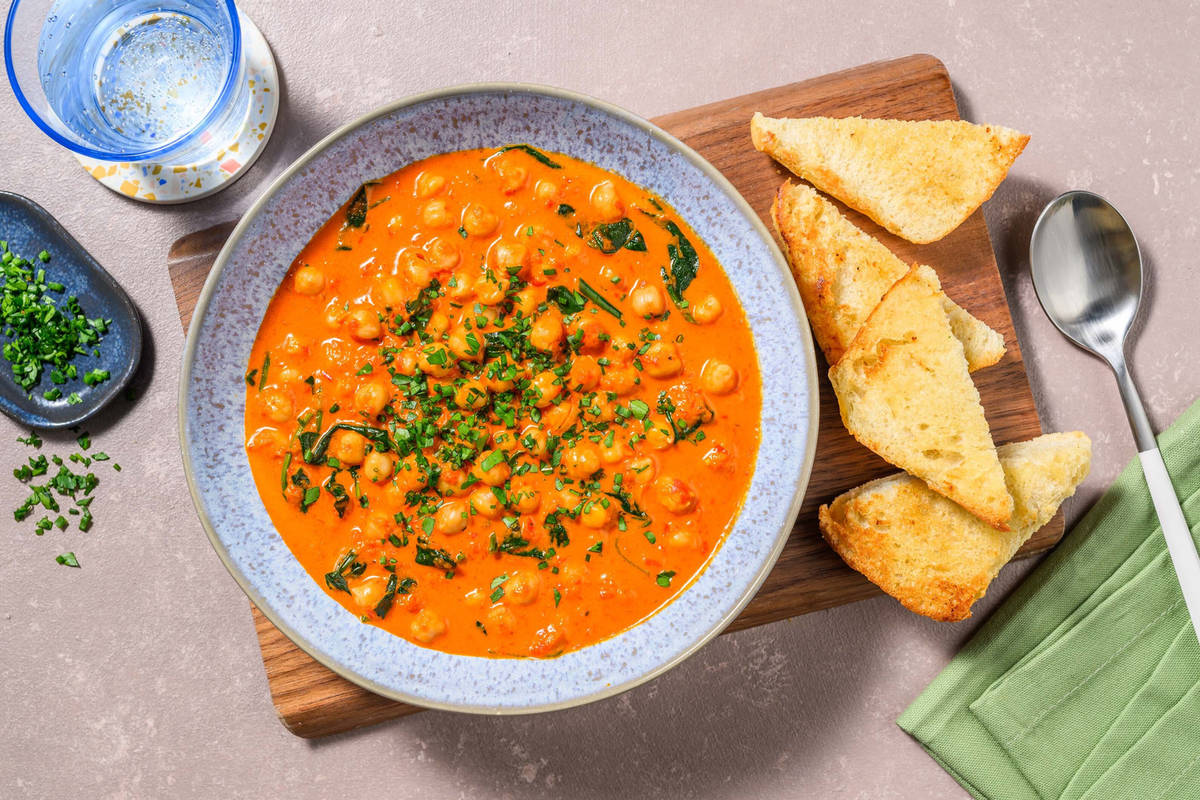 Geröstete Paprika-Suppe mit Knoblauch-Toast