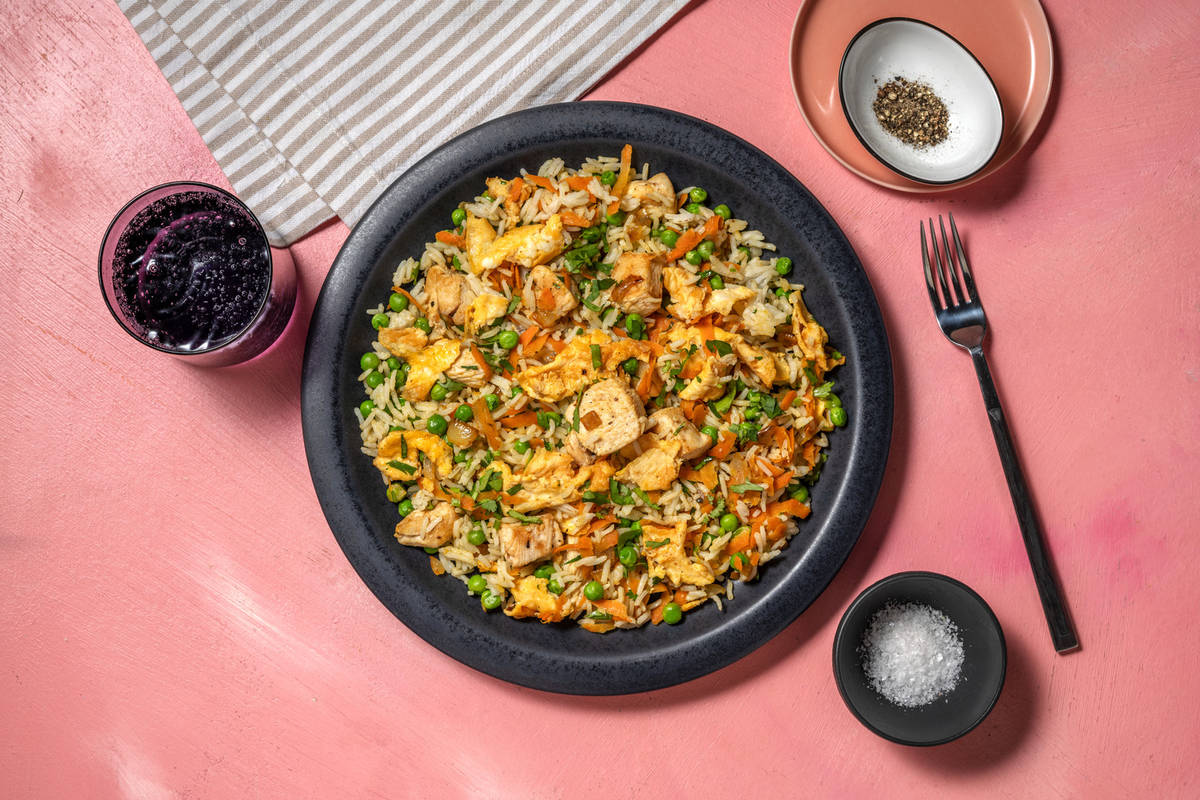 Arroz frito con pollo estilo chaulafán