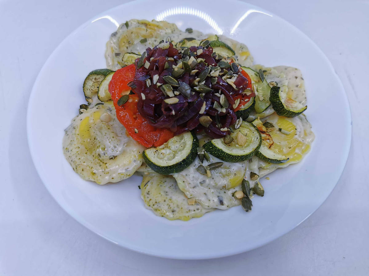 Gemüsetortelli in cremiger Kräutersoße