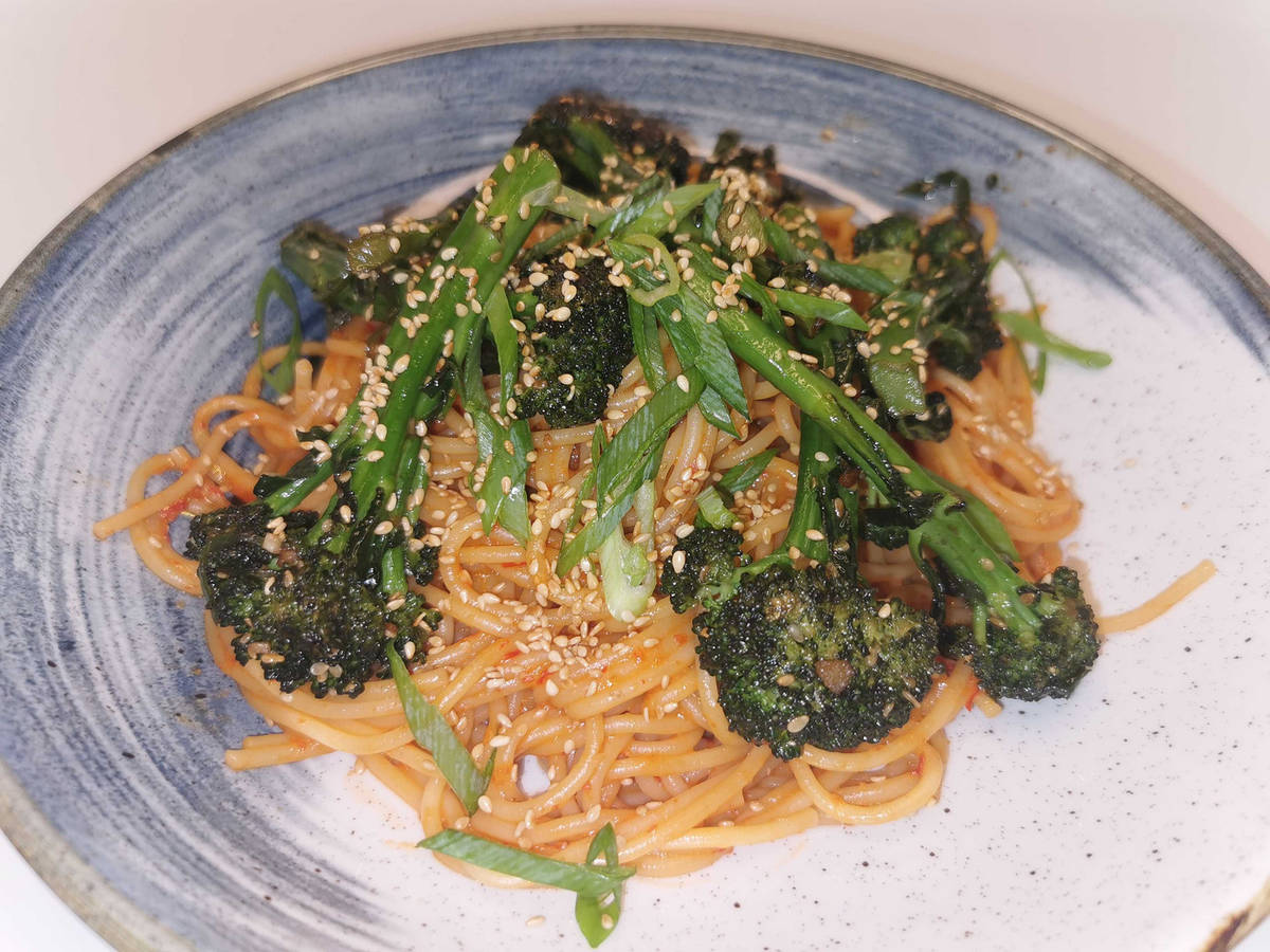 Spaghetti in Miso-Paprika-Soße