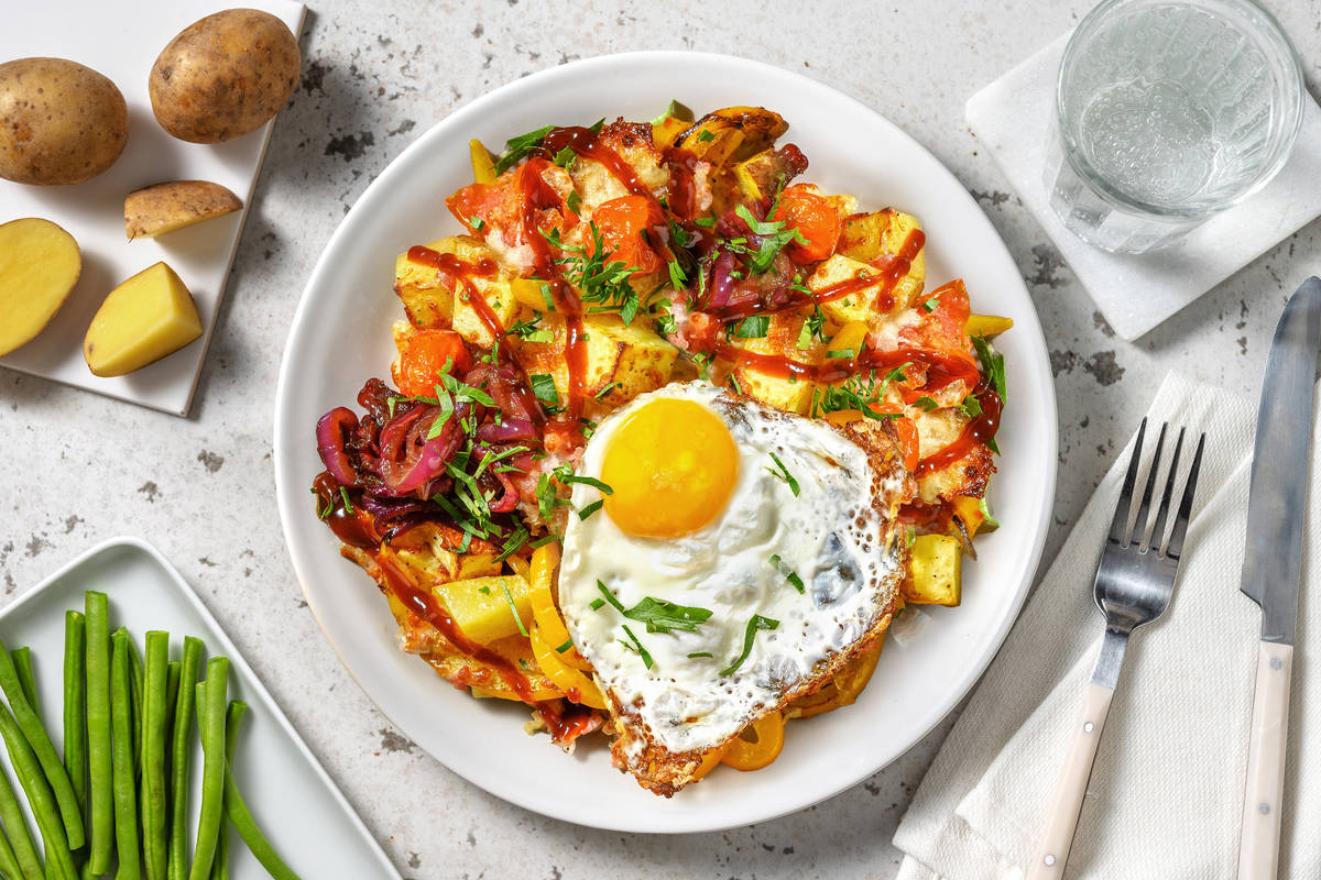 Pommes de terre sautées, œuf au plat et fromage