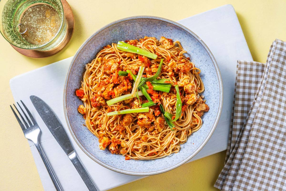 Asian Tofu-Bolognese mit Somennudeln