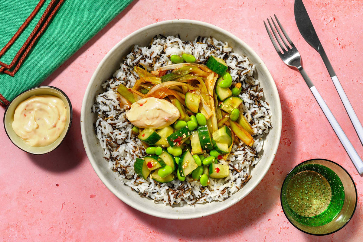 Asiatische Avocado Bowl mit würzigem Porree