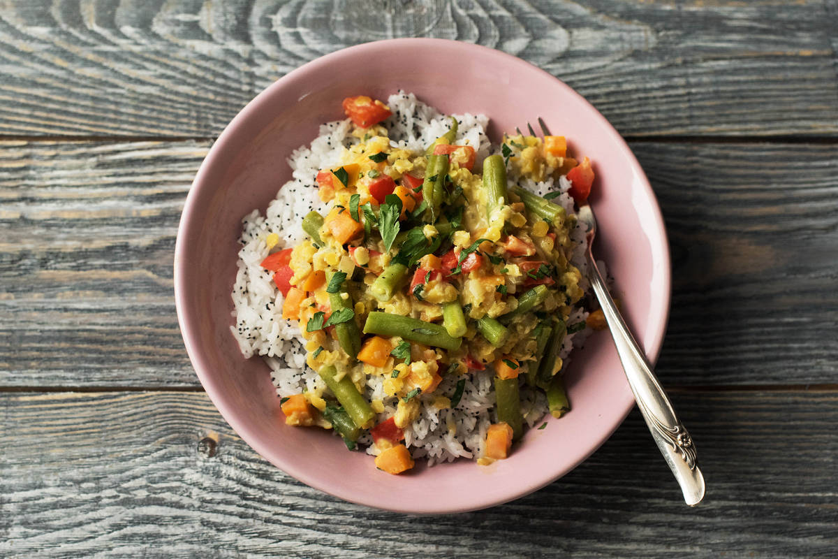 Asiatisches Gemüsecurry mit gelben Linsen