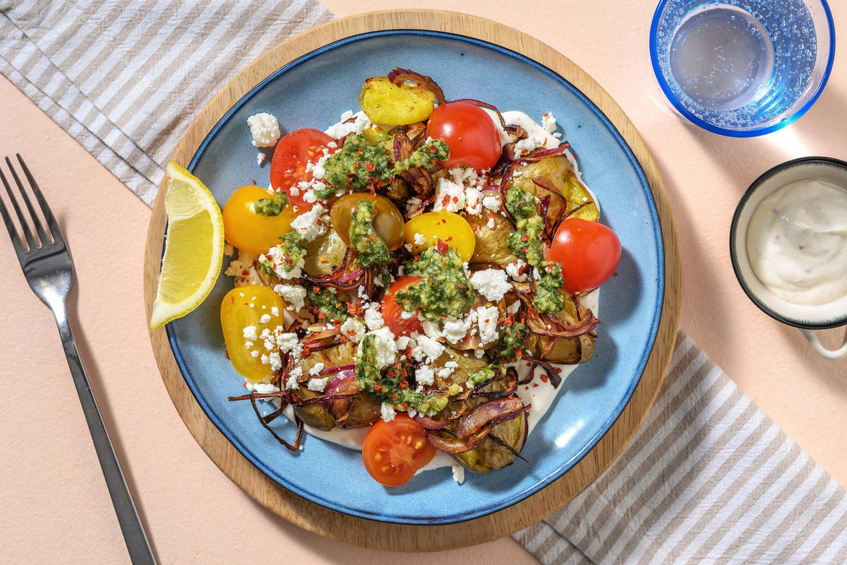 Bärlauchpesto auf Knusperkartoffeln mit Hirtenkäse