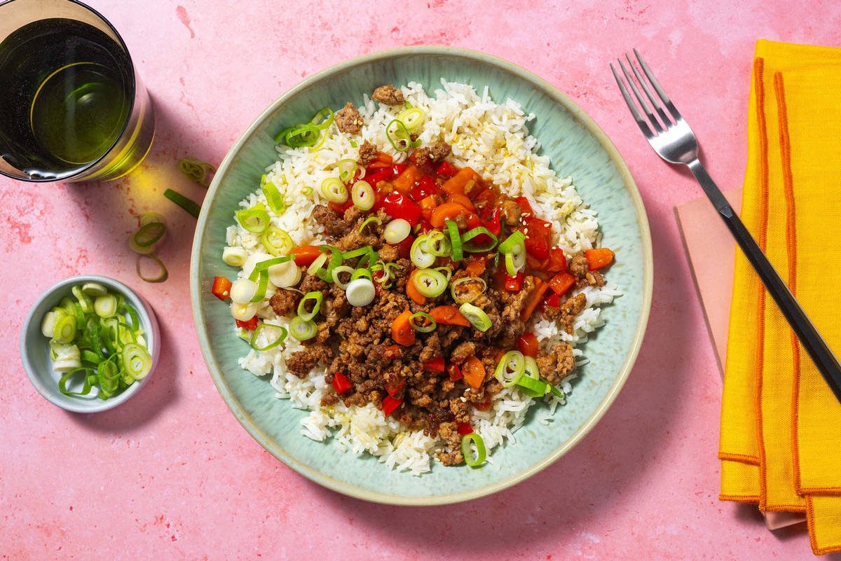 Bols savoureux de bœuf et de porc au sésame