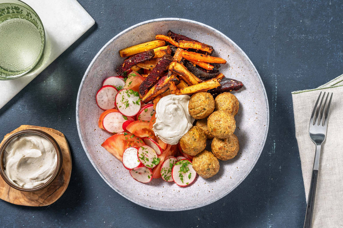Bunte Falafel Bowl mit Wurzelgemüse