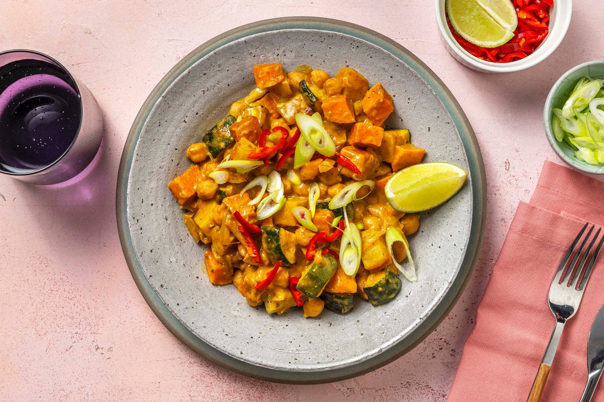 Buntes Massaman-Curry in Erdnuss-Kokos-Soße