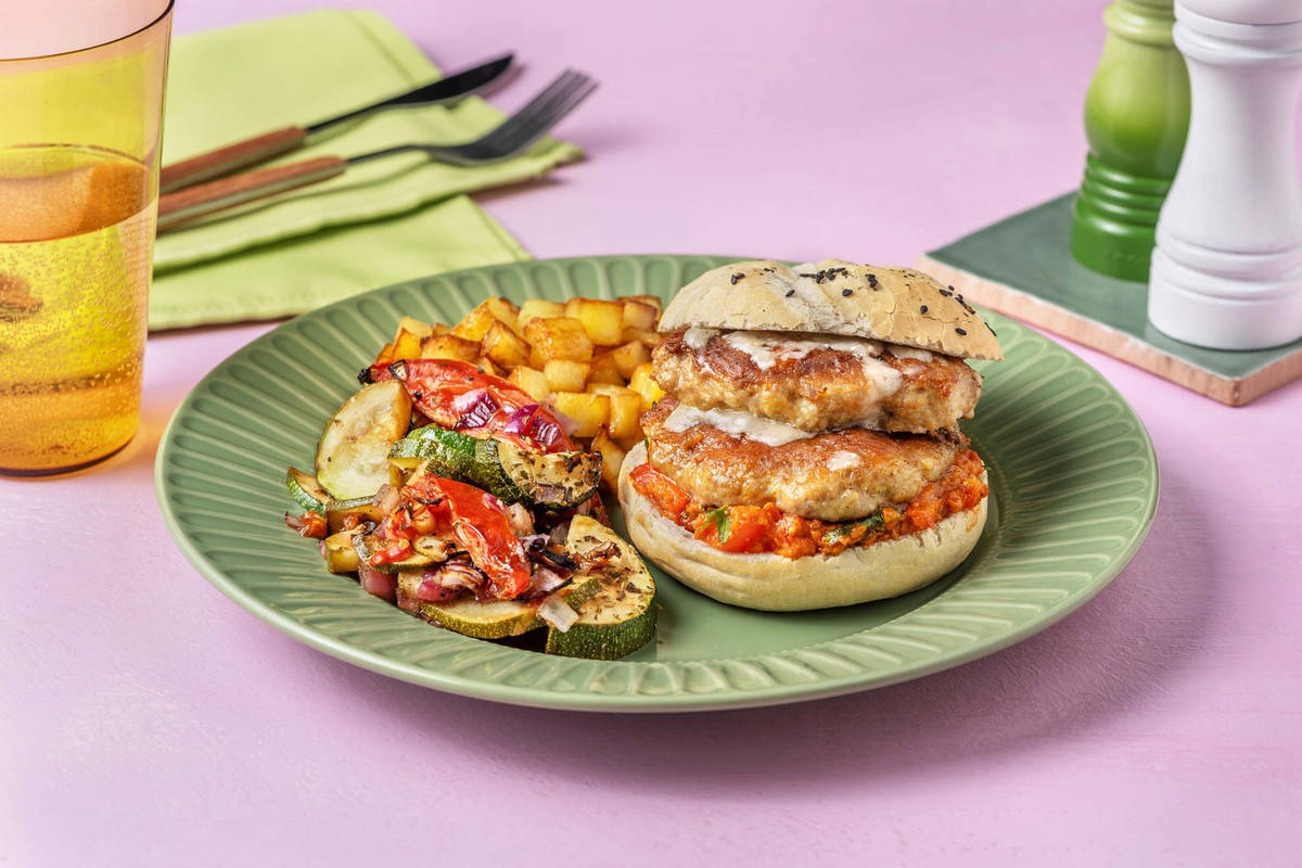 Kipburger met bruschettadip