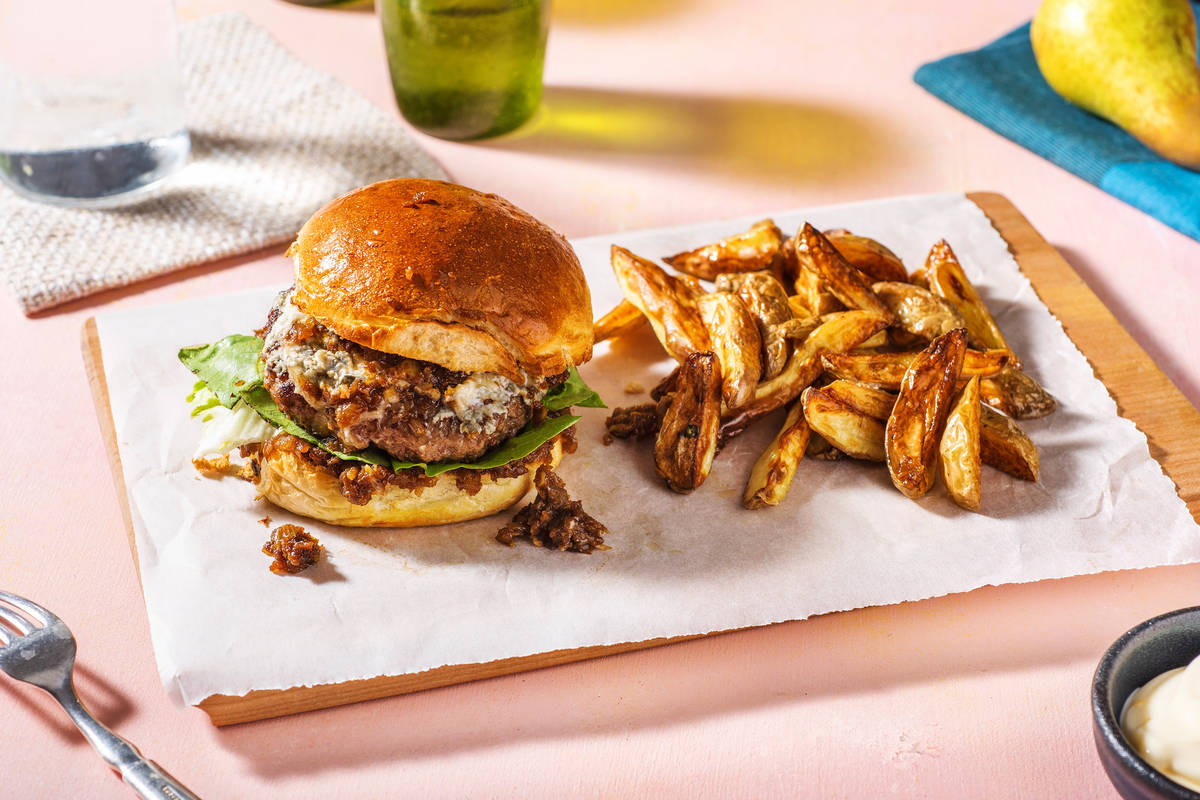 Burger mit Birnen-Zwiebel-Chutney