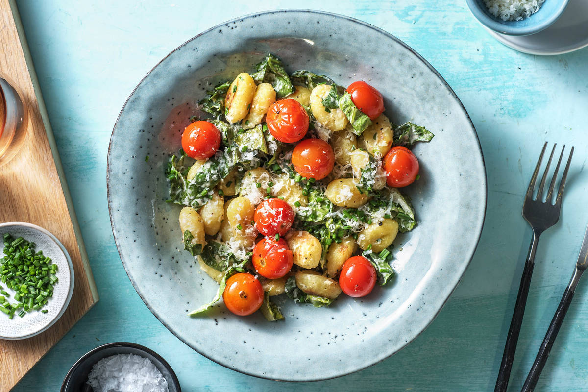 Caesar-Salat mit gebratenen Gnocchi
