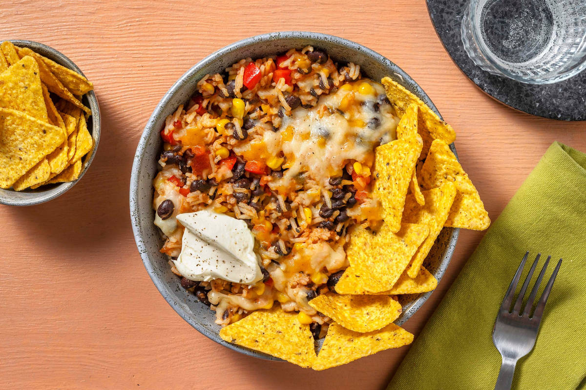 Cheesy Enchilada-Reispfanne mit Tortilla-Chips