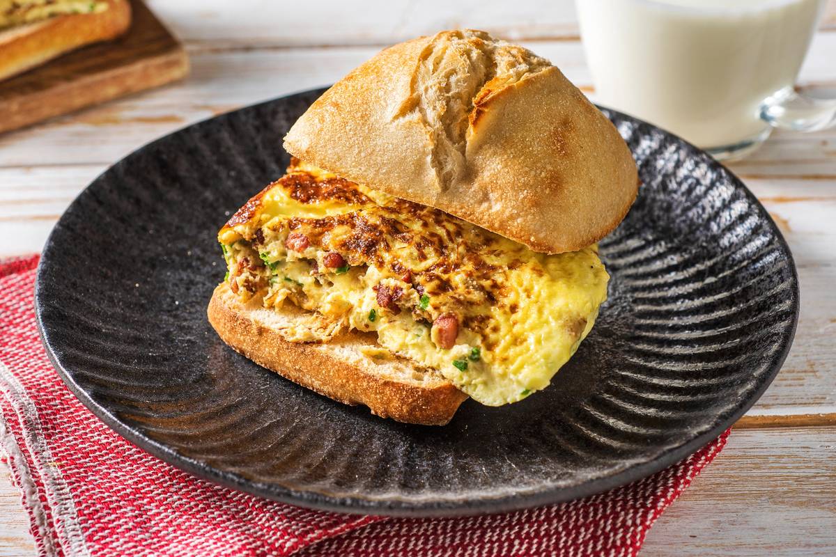 Omelet met spekjes en bieslook