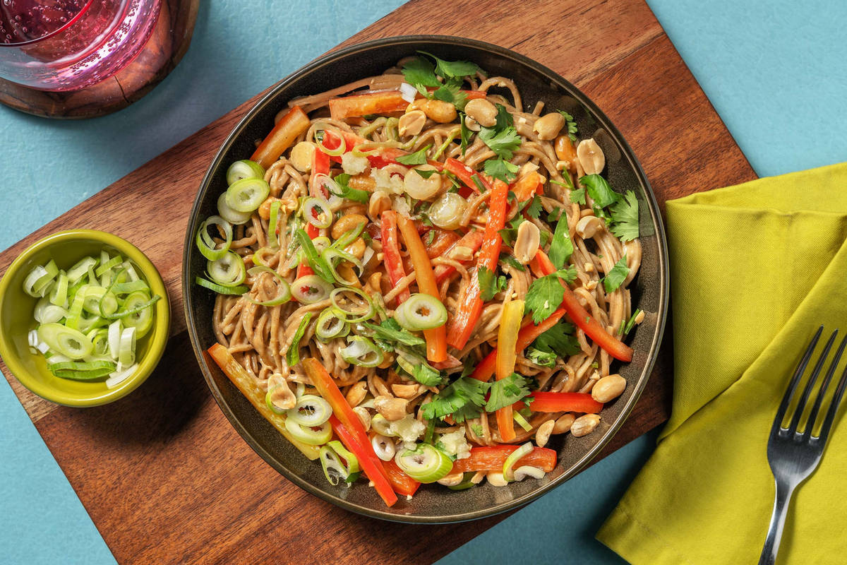Salade froide et croustillante de nouilles soba