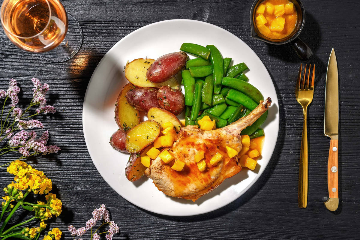 Côtelettes de porc à la sauce ananas-abricots