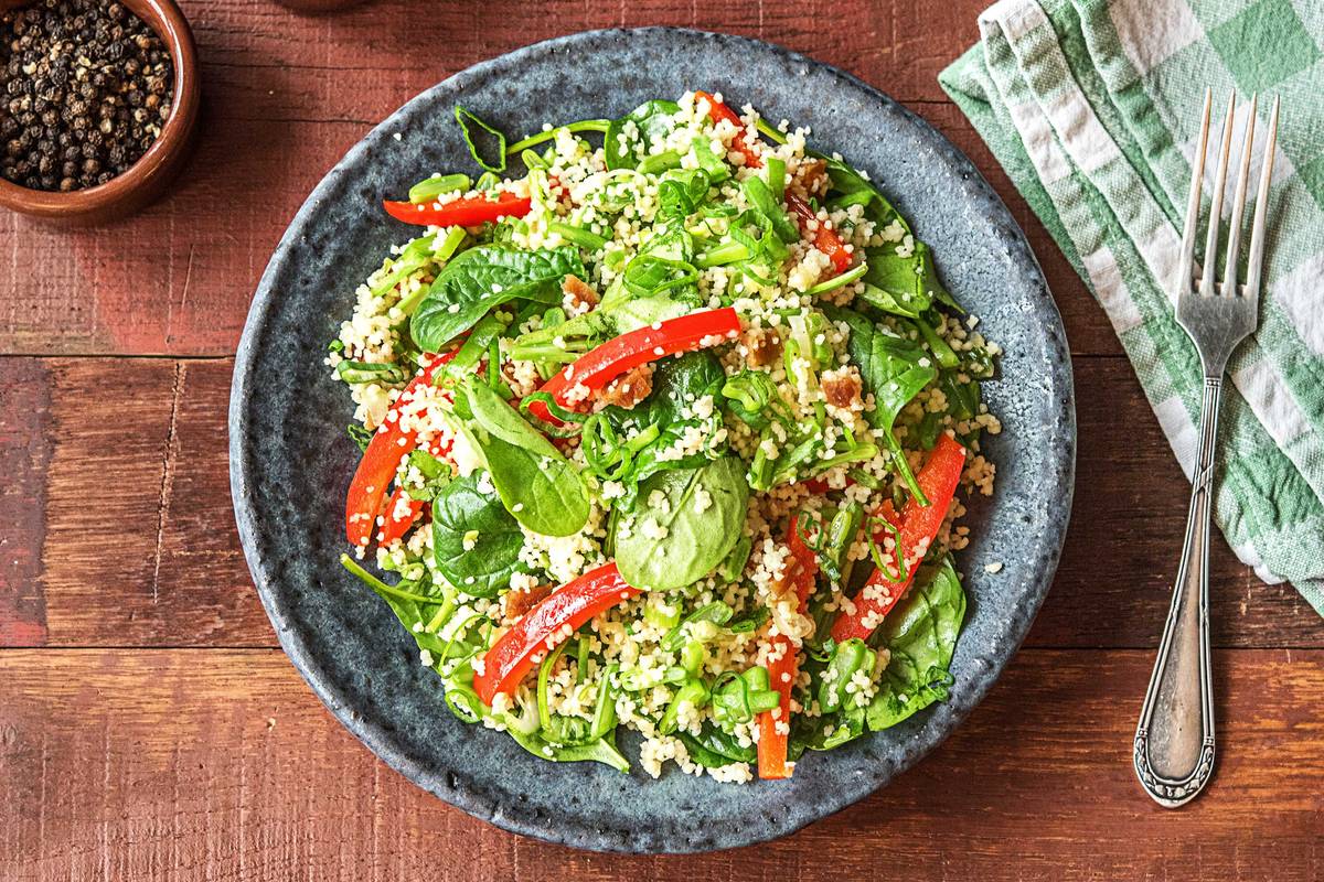 Couscous met abrikozen, spinazie en gebakken groenten in honing-citroendressing