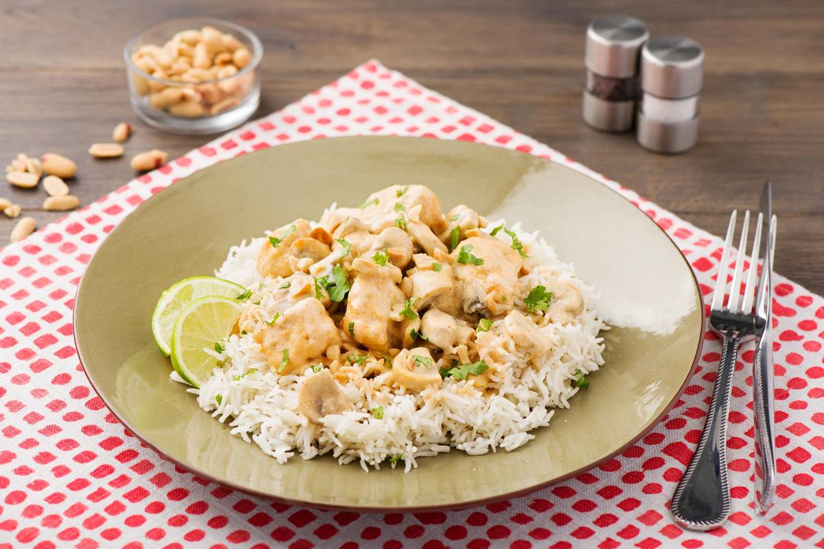 Cremiges Trutenbrust-Thai-Curry mit lockerem Basmatireis